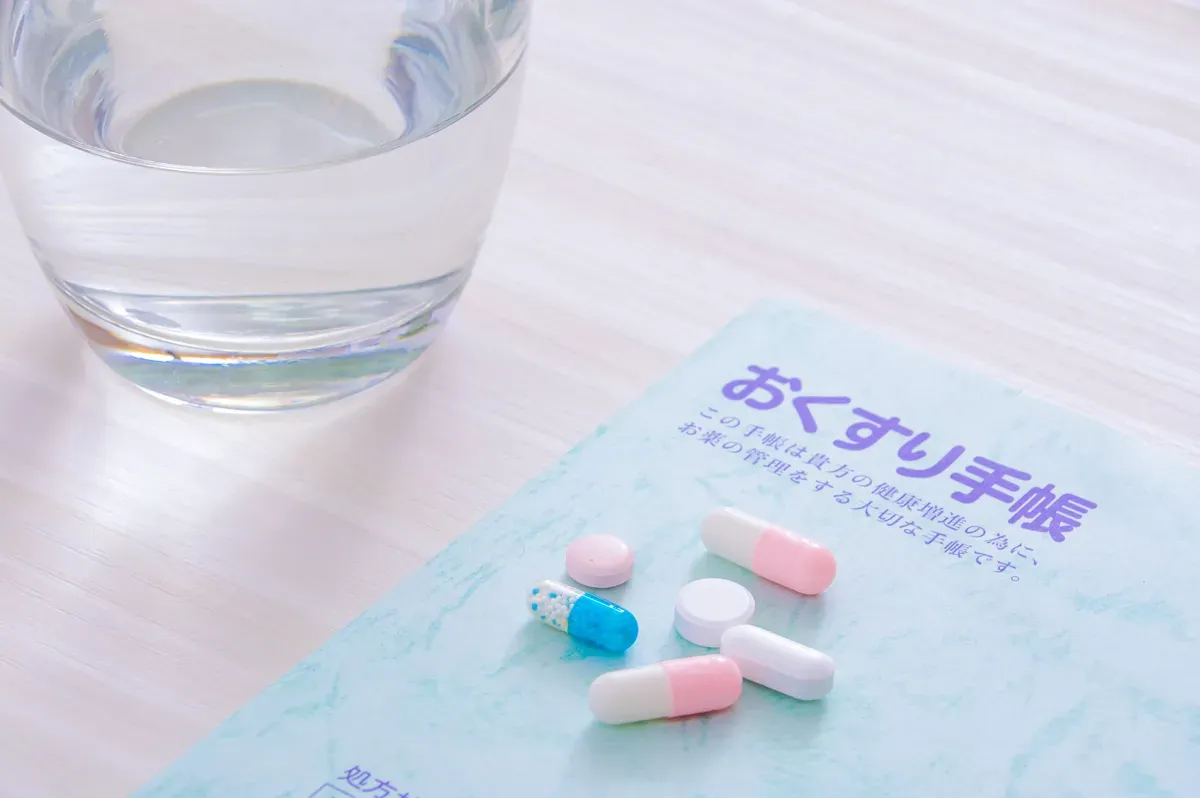 お薬手帳持参のメリットを知ろう|安全性と医療費に直結する価値